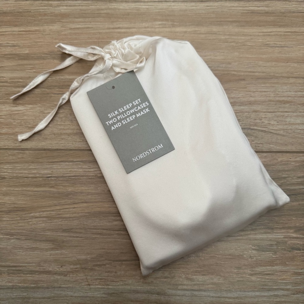 NWT Nordstrom 100% Silk Pillowcase and Eye Mask Set